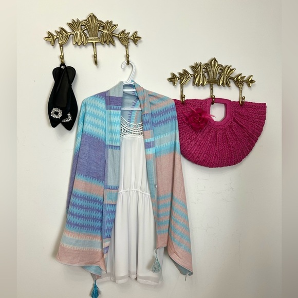 ✨ Pastel fun Aztec shawl/scarf with tassels - Picture 1 of 4